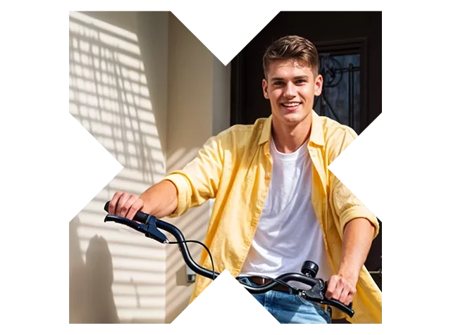 Junger Mann in gelbem Hemd und weißem T-Shirt sitzt auf einem Fahrrad und hält den Lenker