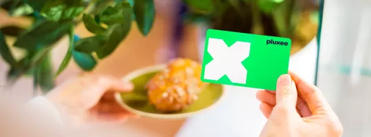 So einfach verwendest du deine Pluxee Restaurant Karte oder Pluxee Lebensmittel Karte